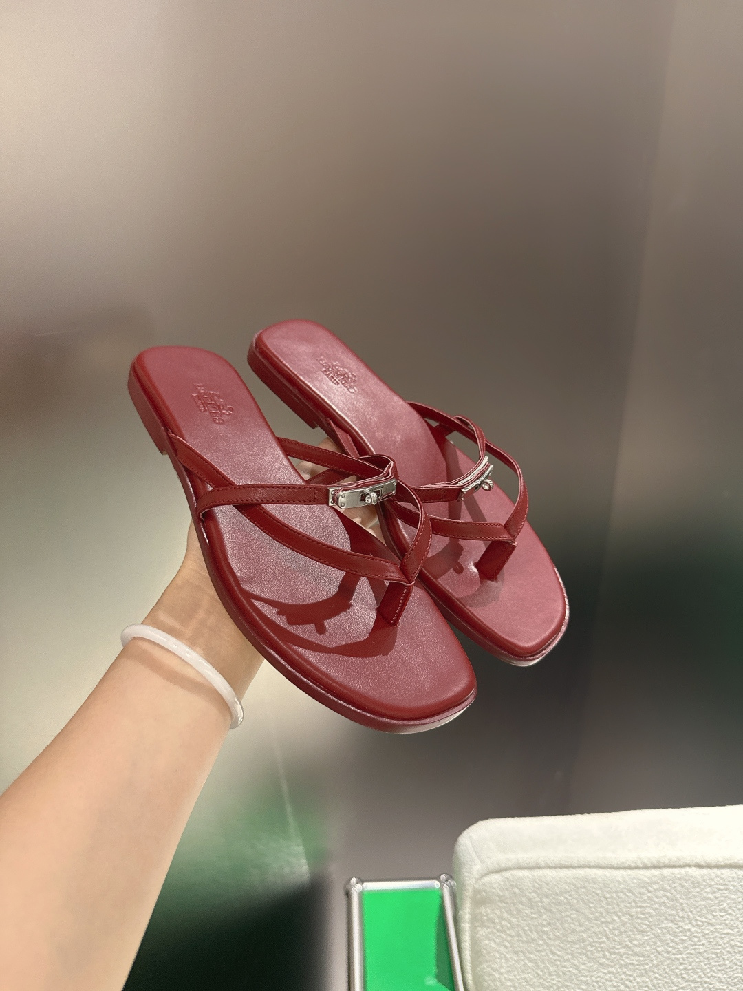 Hermès 爱马仕26ss新款夏季平底夹脚人字拖‼