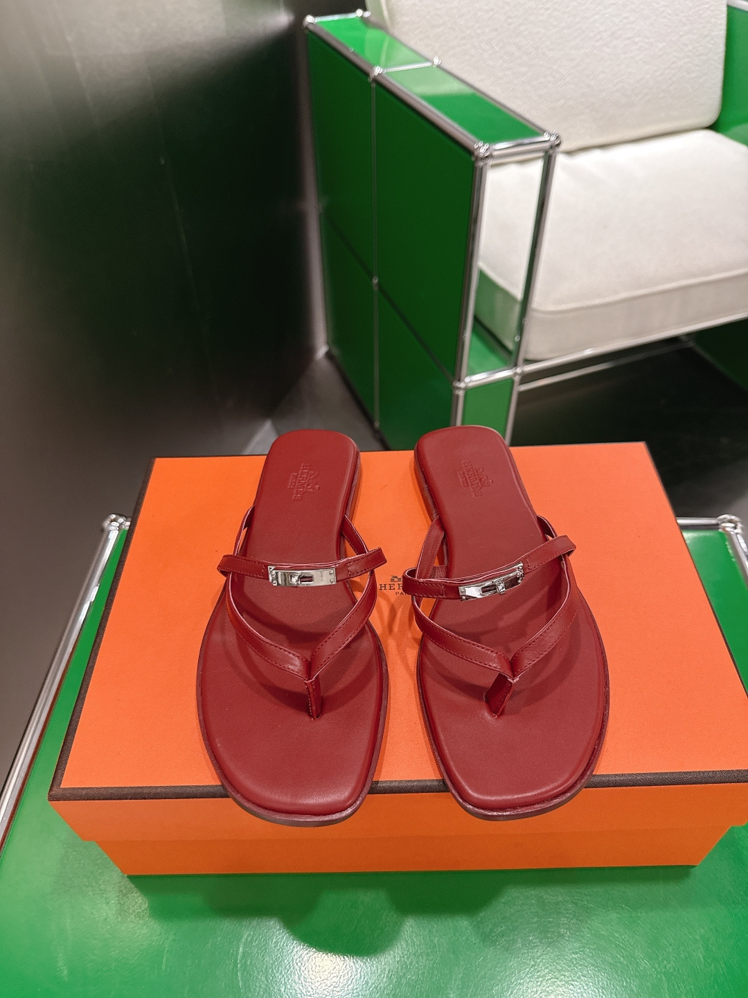 Hermès 爱马仕26ss新款夏季平底夹脚人字拖‼