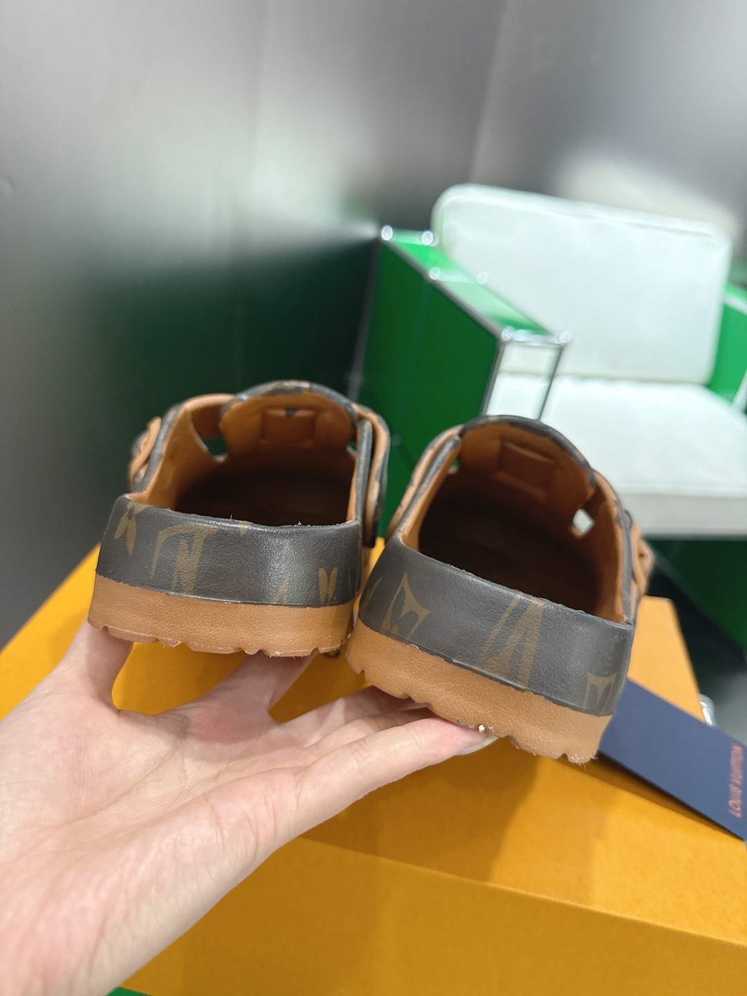Louis Vuitton Louis Vuiton 路易威登 半拖包头鞋‼