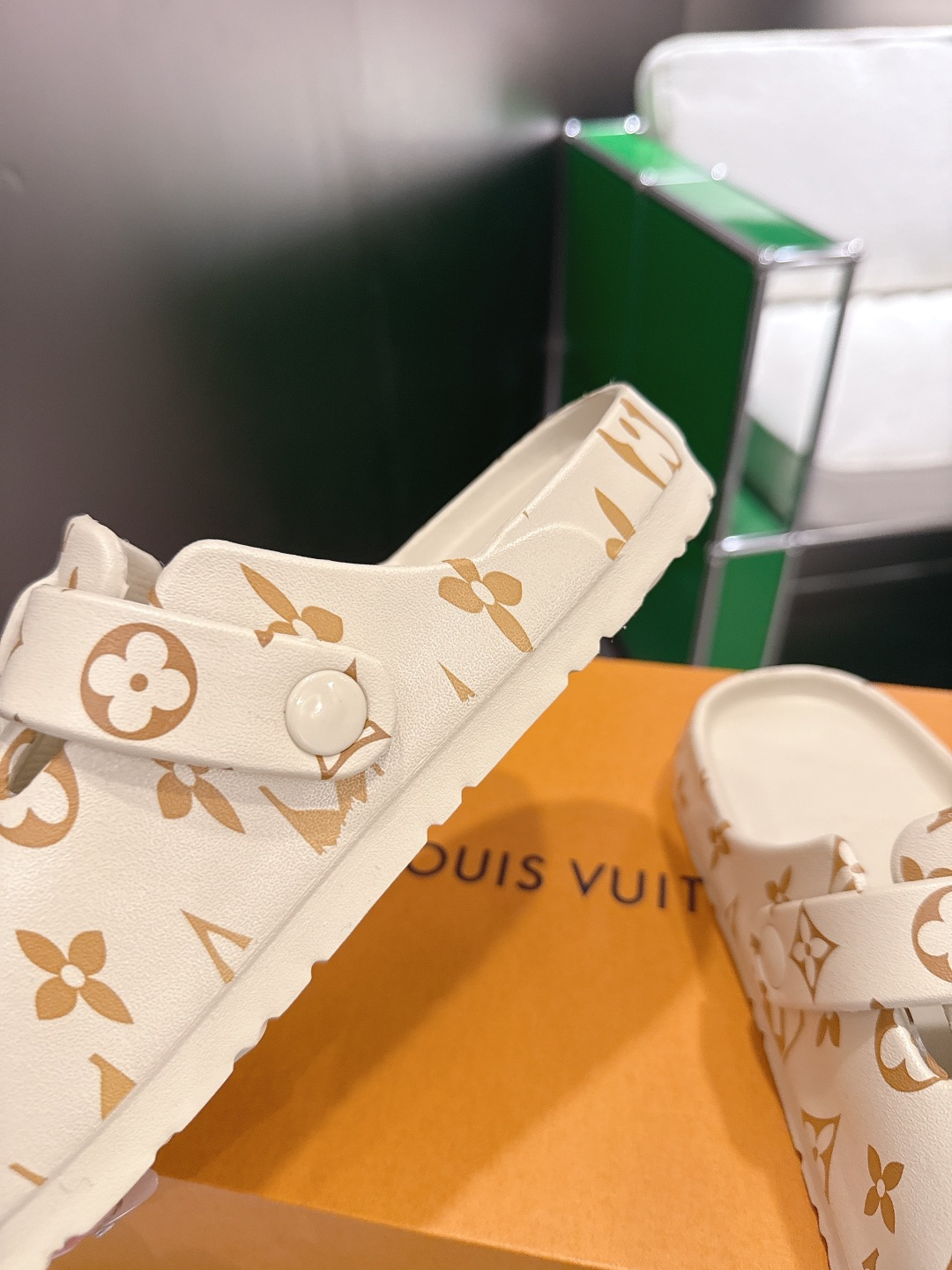 Louis Vuitton Louis Vuiton 路易威登 半拖包头鞋‼