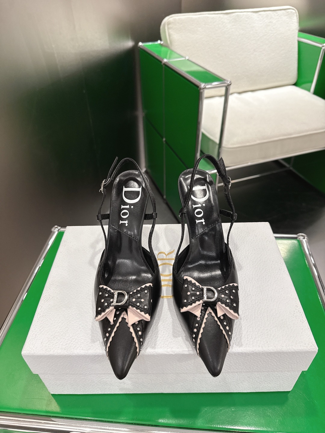 Dior 迪奥 26ss春夏新款中古风D字母扣铆钉蝴蝶结高跟凉拖鞋