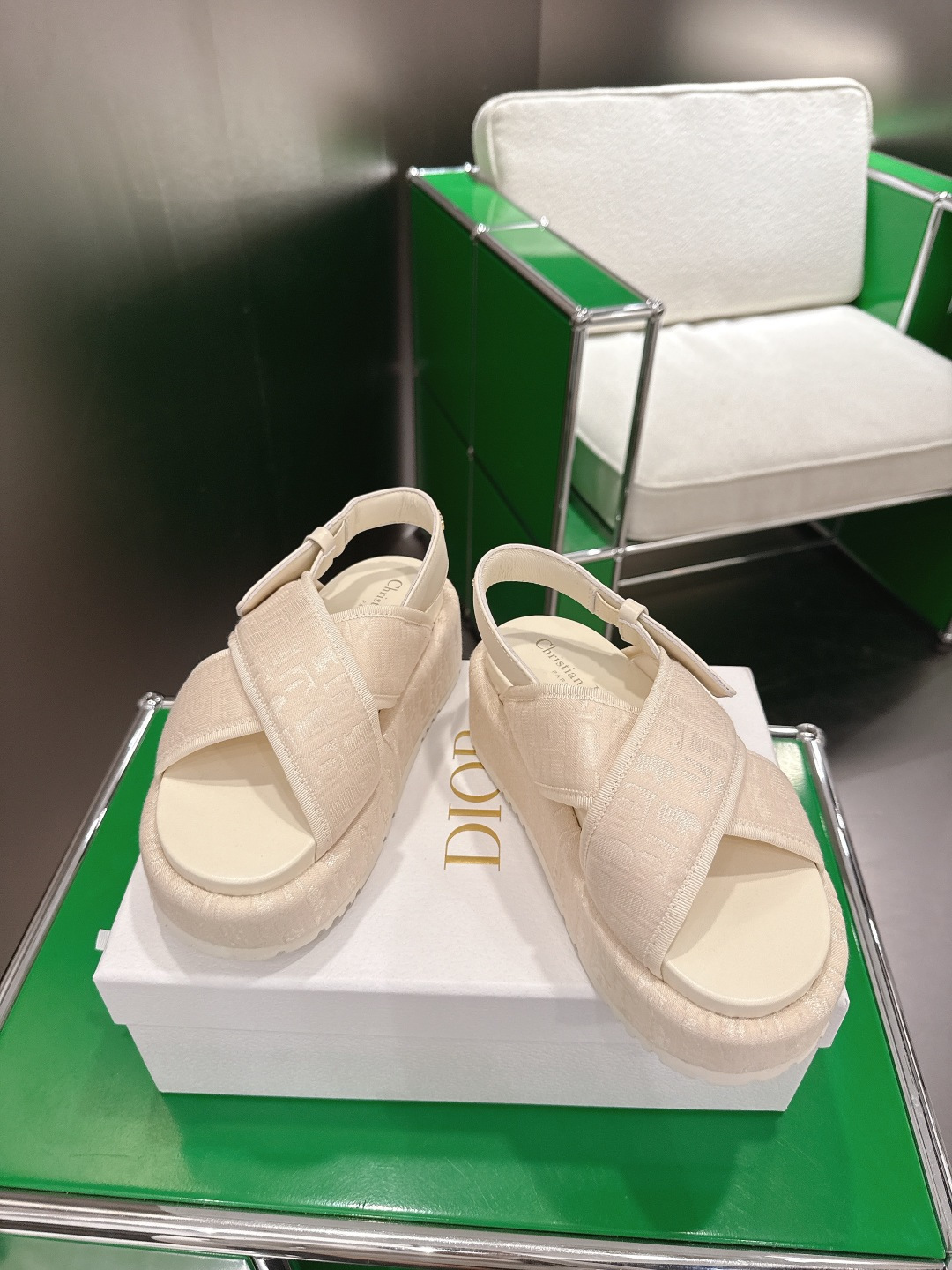 Dior 新款厚底松糕拖鞋