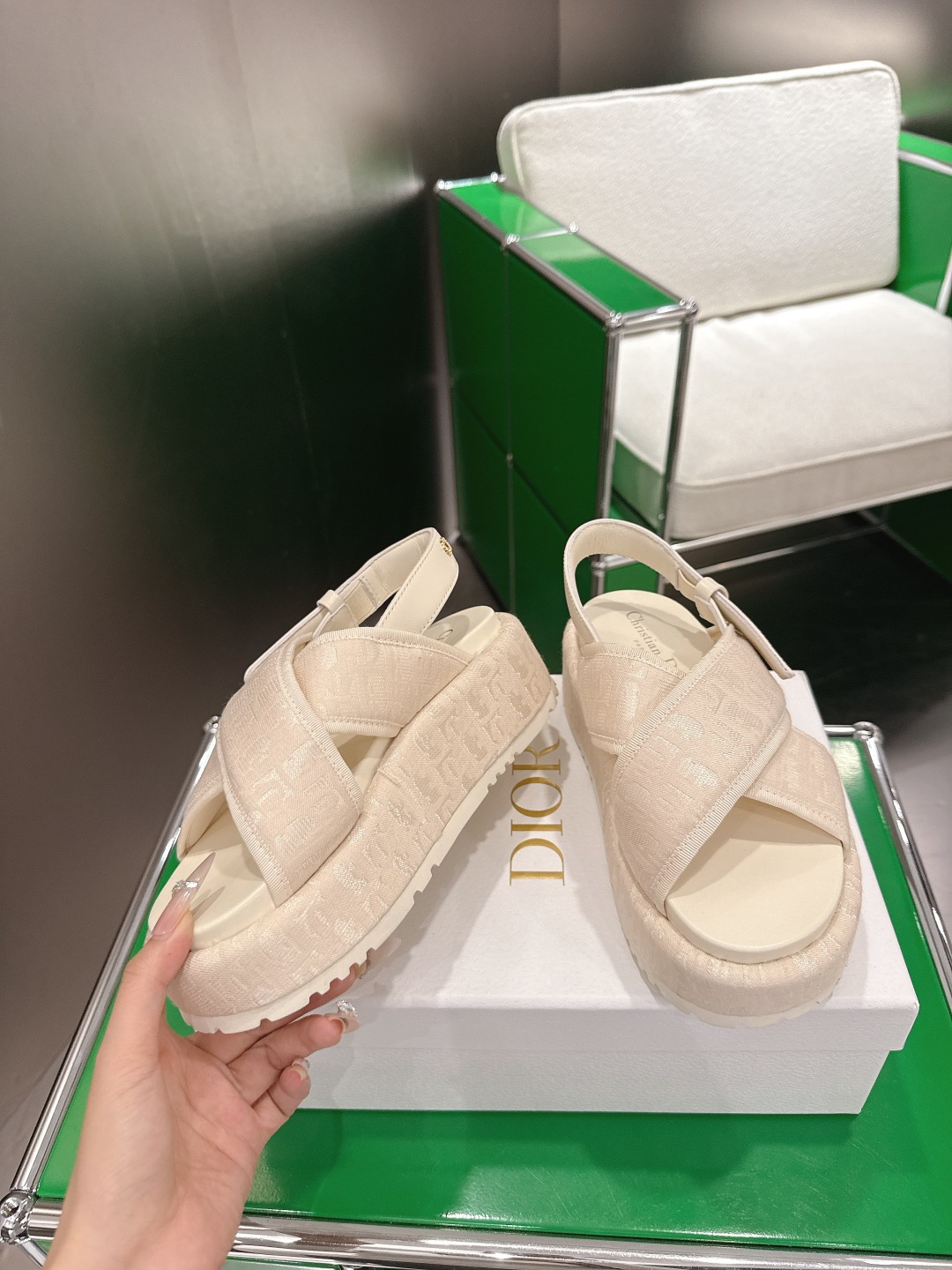 Dior 新款厚底松糕拖鞋