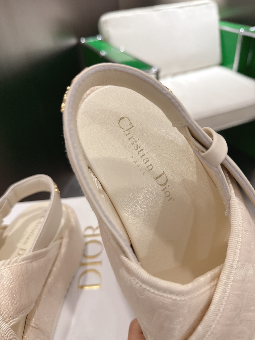 Dior 新款厚底松糕拖鞋