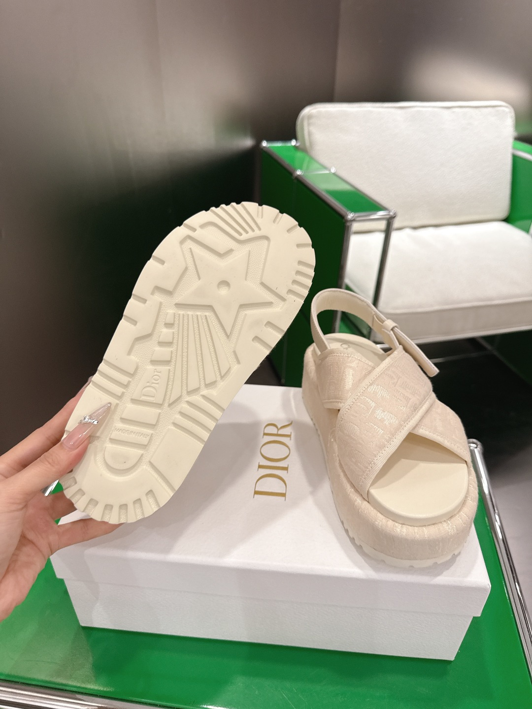 Dior 新款厚底松糕拖鞋