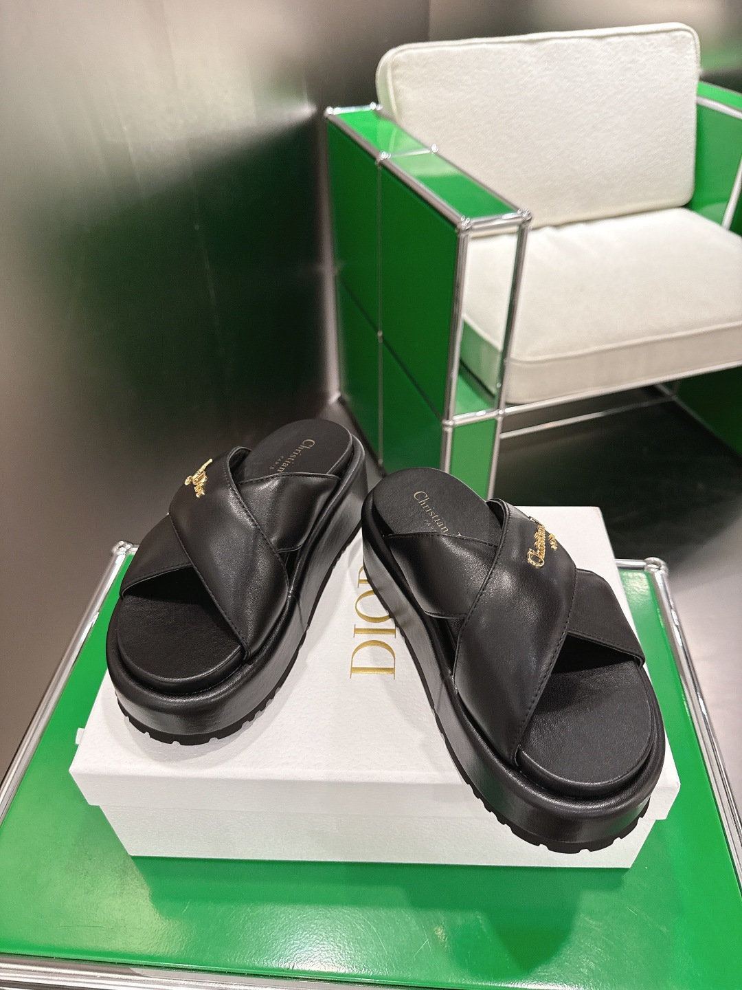 Dior 新款厚底松糕拖鞋