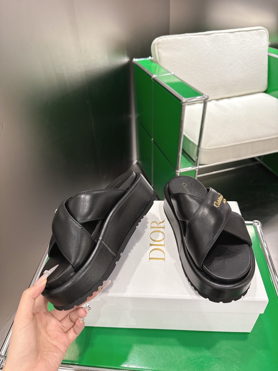Dior 新款厚底松糕拖鞋