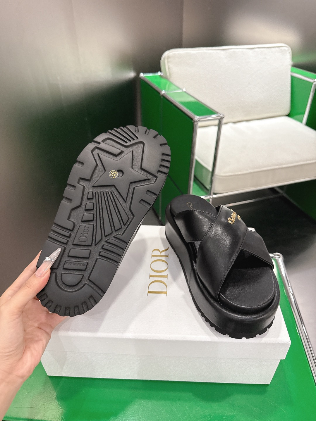 Dior 新款厚底松糕拖鞋