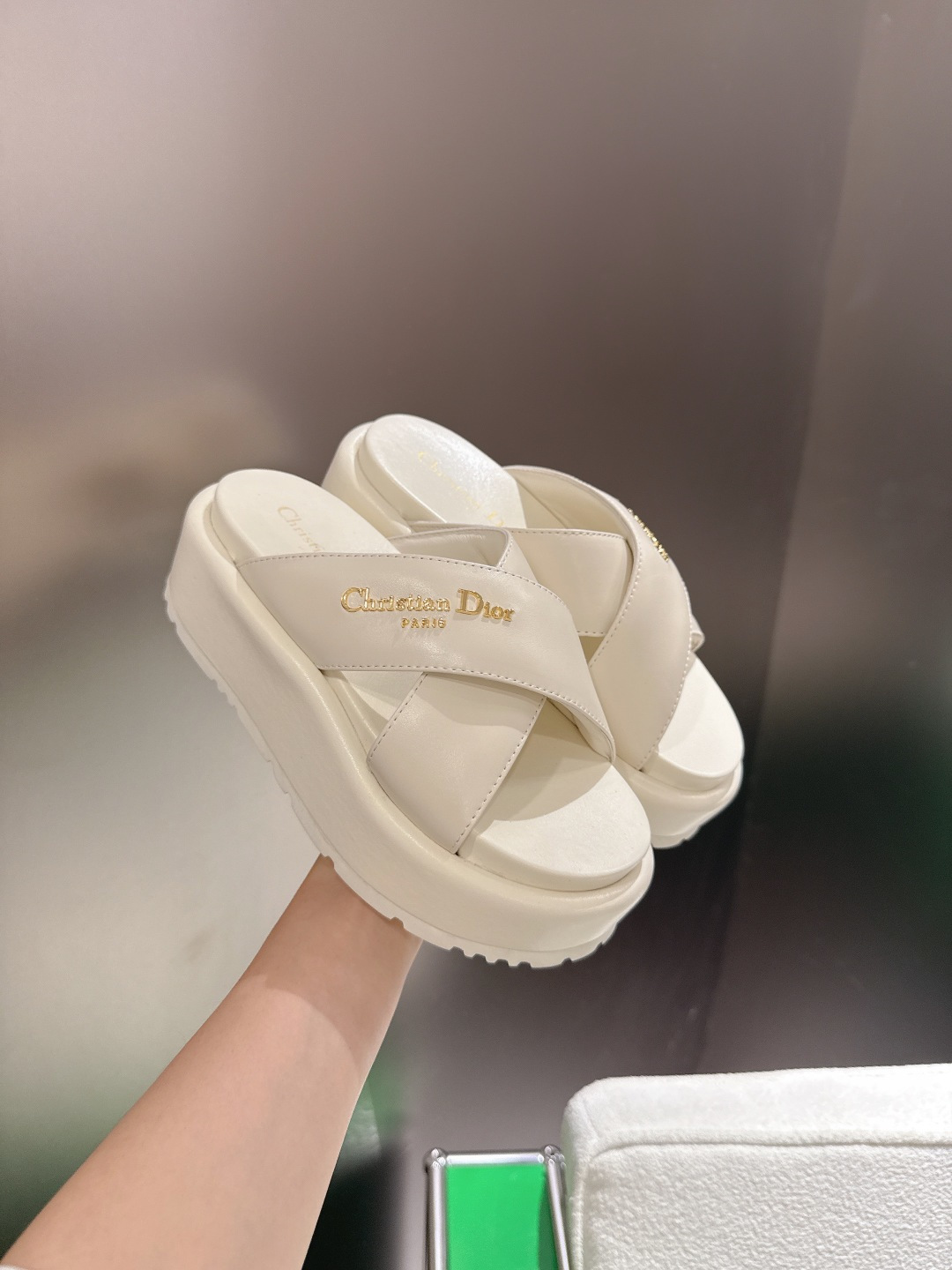 Dior 新款厚底松糕拖鞋