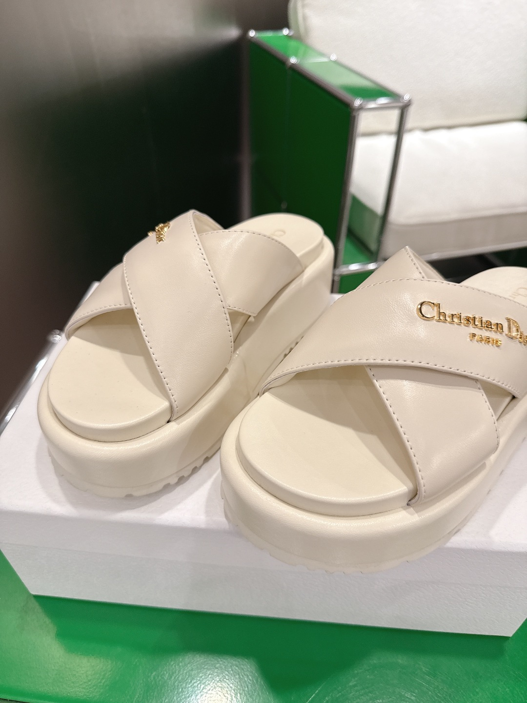 Dior 新款厚底松糕拖鞋