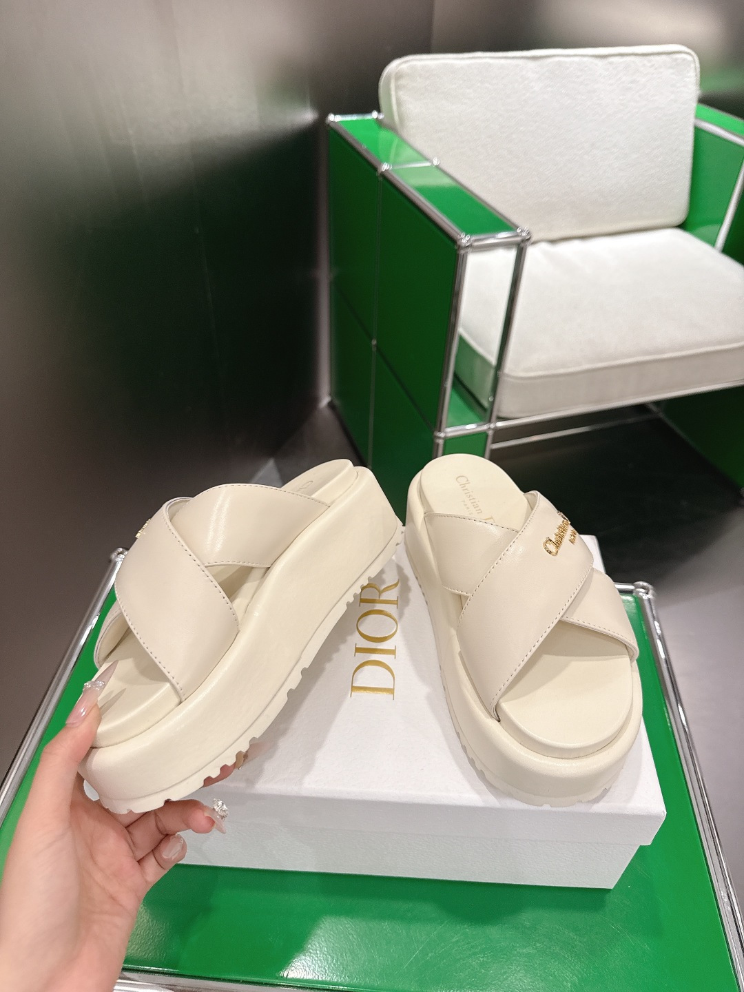 Dior 新款厚底松糕拖鞋