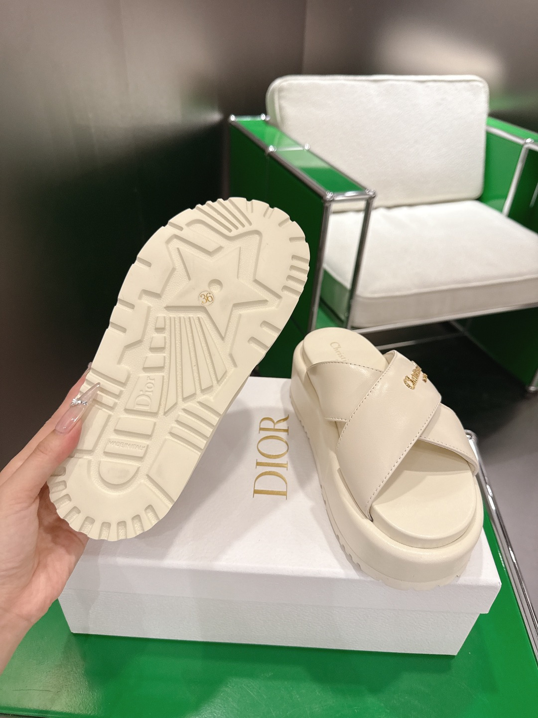 Dior 新款厚底松糕拖鞋