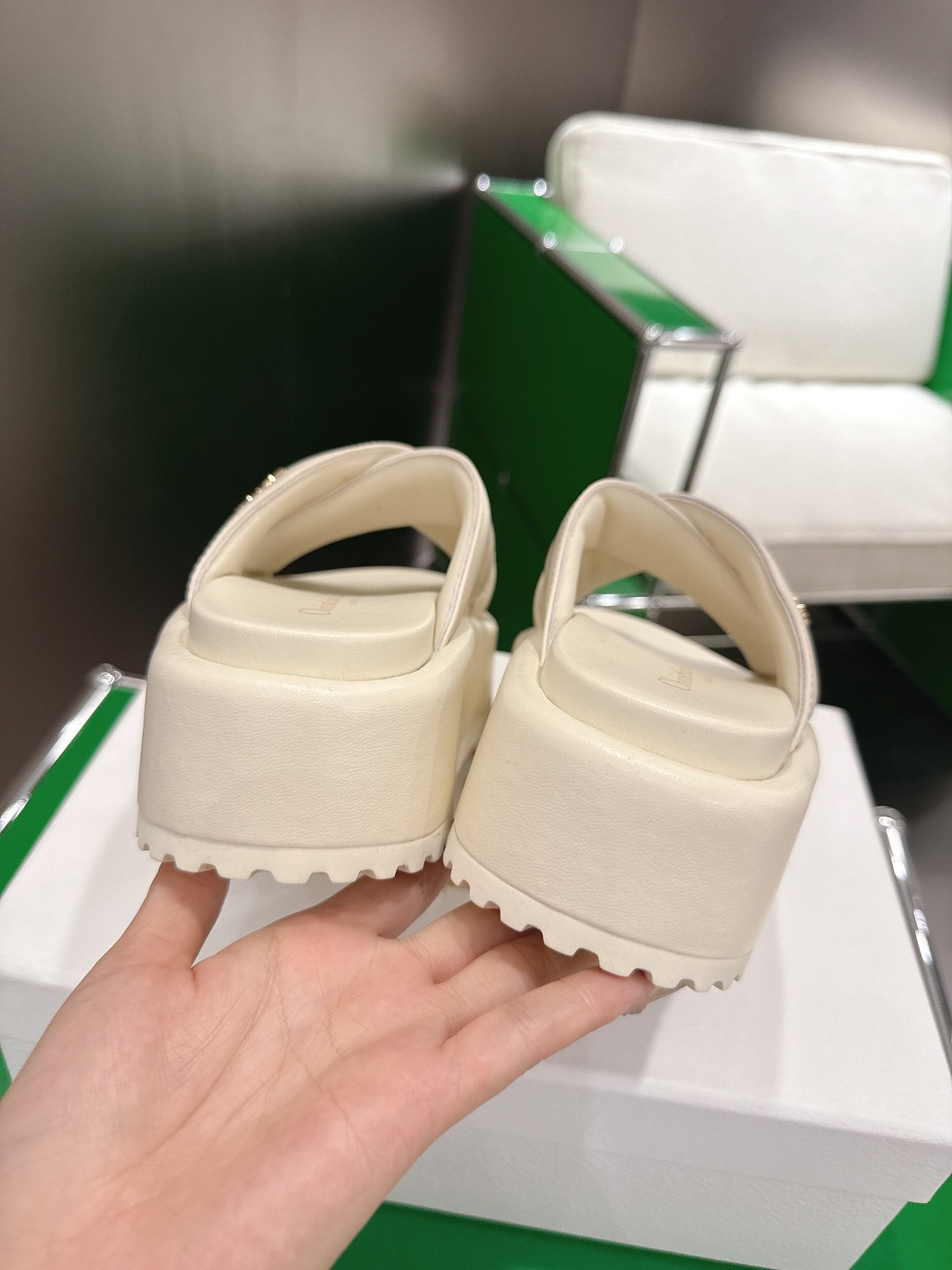 Dior 新款厚底松糕拖鞋