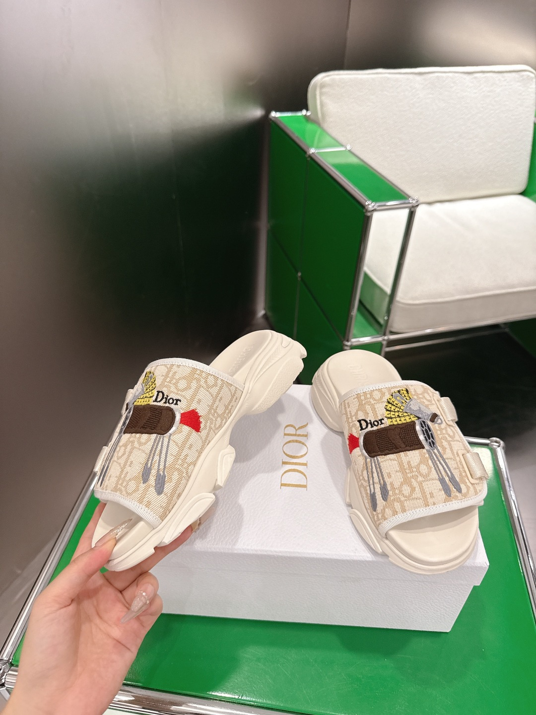 Dior 迪奥 26ss 生肖款 刺绣厚底拖鞋‼