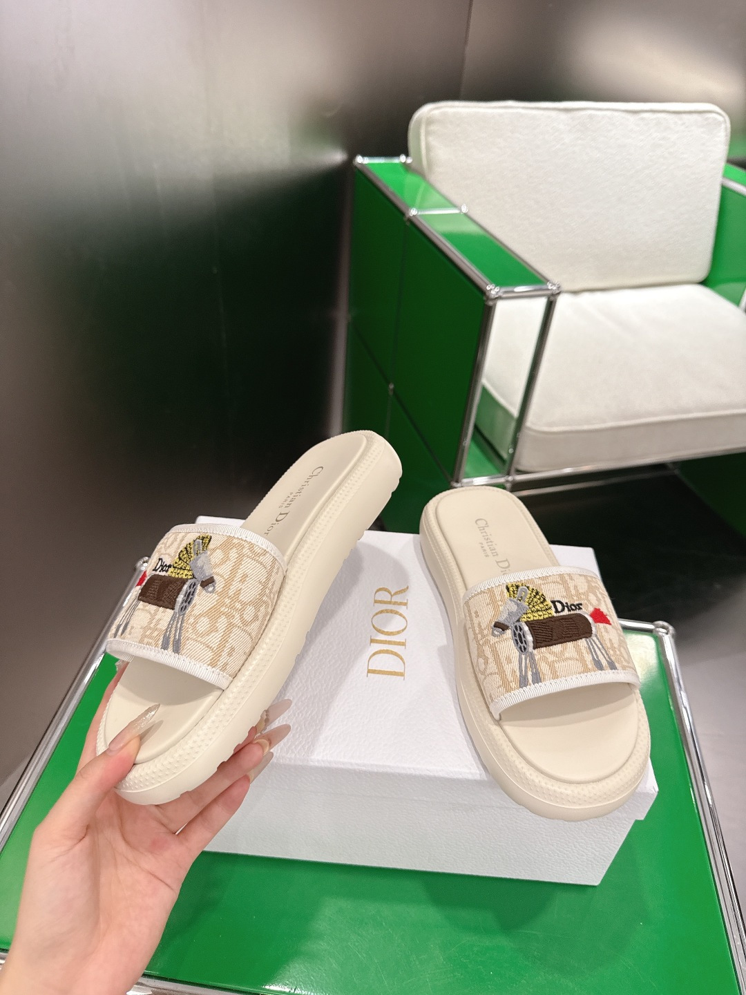 Dior 迪奥 26ss 生肖款 刺绣厚底拖鞋‼