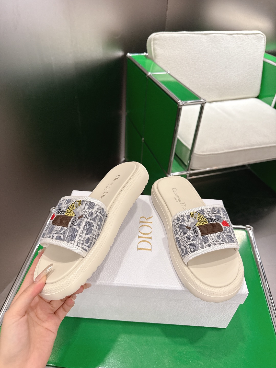 Dior 迪奥 26ss 生肖款 刺绣厚底拖鞋‼