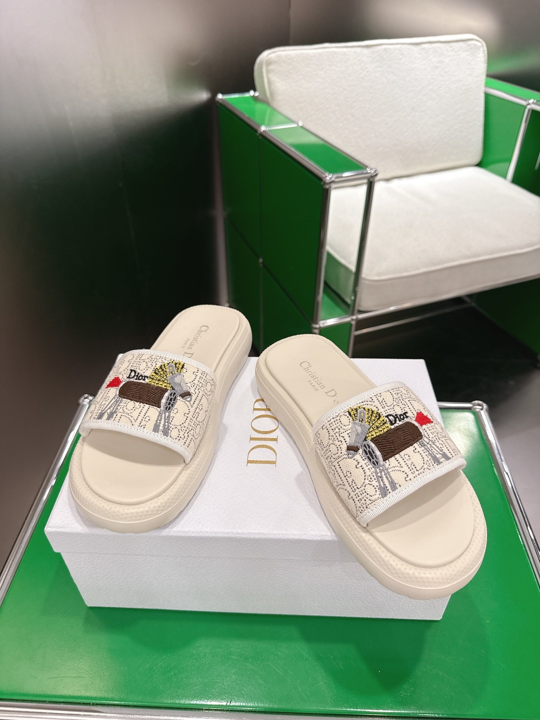 Dior 迪奥 26ss 生肖款 刺绣厚底拖鞋‼