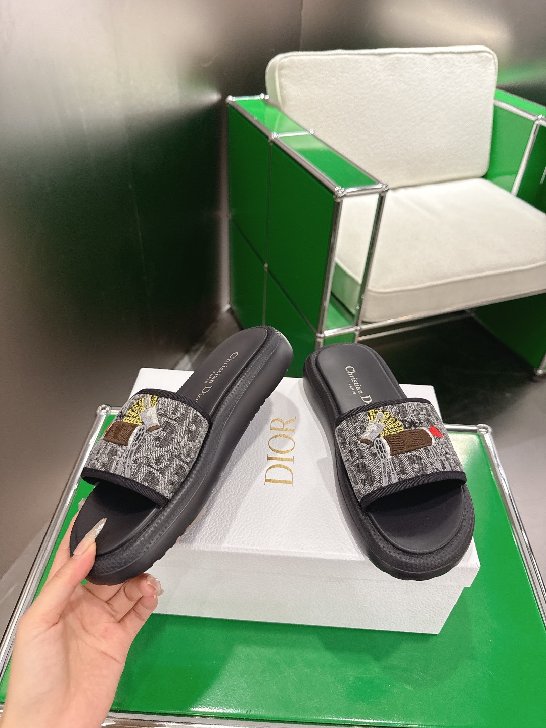 Dior 迪奥 26ss 生肖款 刺绣厚底拖鞋‼