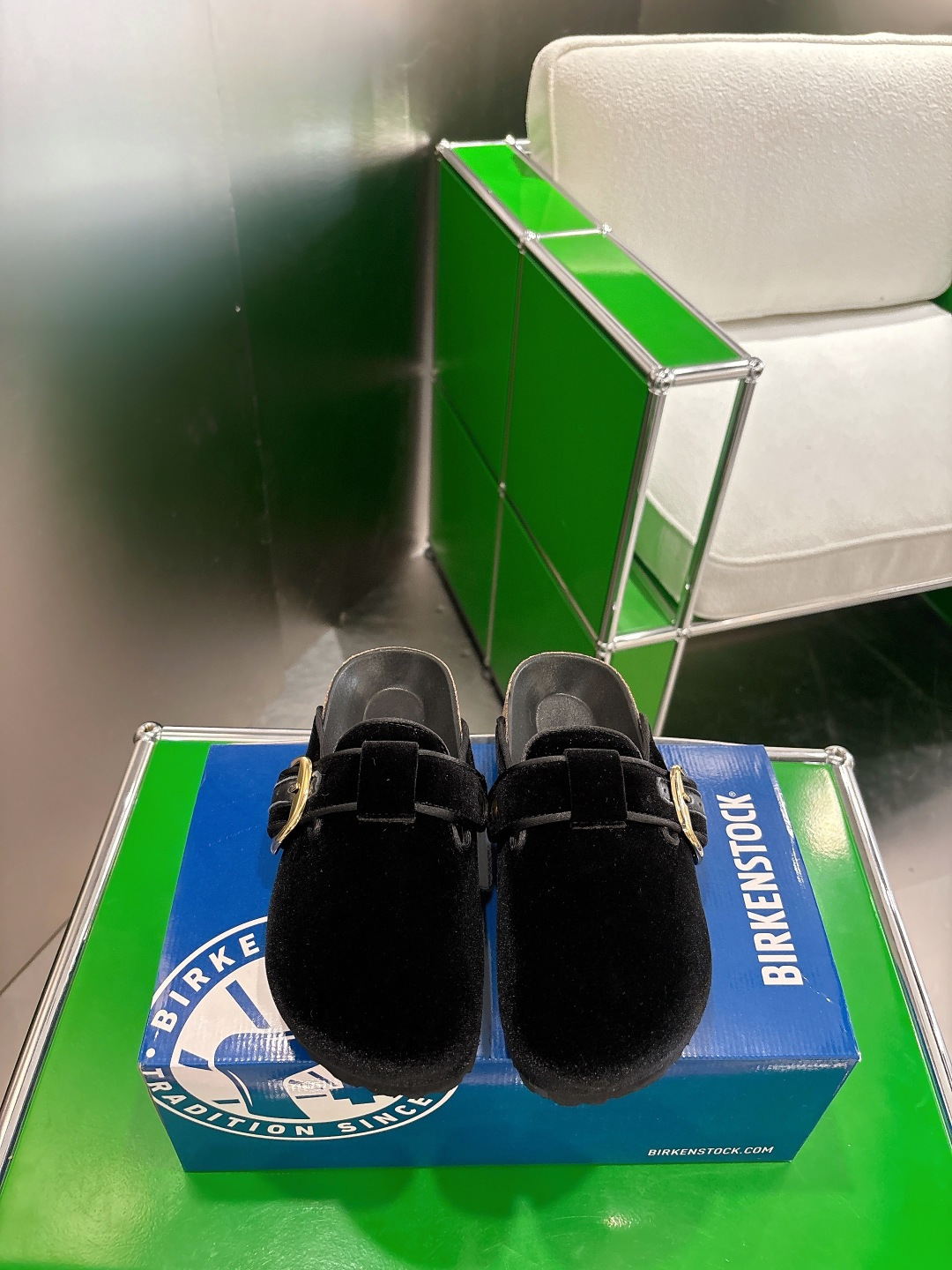 NO:757934,(k002) BIRKENSTOCK Birkenstock shoes, cap-toe buckle half slippers, leather suede fashionable casual cap-toe shoes, soft cowhide suede texture with adjustable shoe buckles to enhance wearing comfort ⑤ Ergonomic design disperses foot pressure and protects ankles Cork latex footbed has a certain shrinkage and can fit the shape of the foot after long-term wear. EVA sole has high resilience and tensile strength. It has good shockproof and cushioning properties and is suitable for all seasons.  Soft footbed with extra foam cushioning provides extra comfort and all-day support. Shoe M size 35-39 (custom-made 40 non-refundable), half drag, birkenstock, slippers, cowhide19860909(k002)BIRKENSTOCK 勃肯鞋 包头搭扣半拖鞋  皮革绒面时尚休闲包头鞋 牛皮绒面革质地柔软搭配可调节鞋扣提升穿着舒适度⑤ 人体工学设计分散脚部压力 保护脚踝 软木乳胶鞋床具有一定的收缩性 长时间穿着后能贴合脚型 EVA鞋底回弹性和抗张性力高 具有良好的防震、缓冲性 四季皆宜 柔软的鞋床采用额外的泡沫缓冲层 提供额外的舒适感和全天支撑 鞋m码数35-39（40定做不退不换）,半拖,birkenstock,slippers,cowhide,Women's Shoes