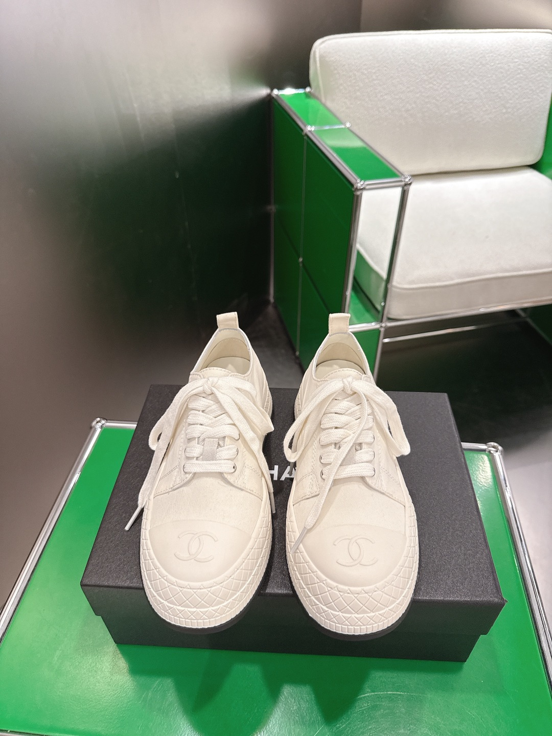 NO:788146,(k018) Chanel Chanel 2026 Biscuit Shoes Casual Sneakers This classic design; the upper has a variety of craftsmanship styles; the outsole is fashionable and sporty; the extraordinary inclusion of a variety of colors... Multi-mix and match, very good-looking and versatile, casual, fashionable, sports, and outdoor can be taken into account... Size 35-39 (customized in 40), casual shoes/sneakers, chanel, chanel, sneakers19860909（k018)Chanel香奈儿2026饼干鞋休闲款运动鞋  这款经典设计；鞋面多种工艺的风格；大底却时尚运动；不平凡的拥入了多种配色…… 多混搭非常好看百搭,休闲,时尚,运动,户外都能兼顾…… 码数35-39（40定做）,休闲鞋/运动鞋,chanel,chanel,sneakers,Women's Shoes