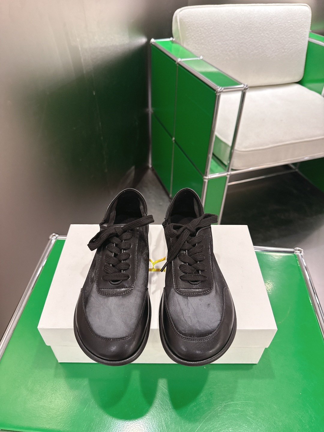 NO:788555,(k048) The Row mesh simple shoes are hazy and beautiful, high-end without losing dignity. You can also go out beautifully in summer with slippers. The sparkling and cute embellishments add a gorgeous and romantic feeling. They are easy to be attracted at a glance. They can be matched with a wide range of occasions and can show elegant charm in daily life or party activities. The upper material is imported mesh and rubber outsole.  Size 35-39 (custom-made sizes 40 and 41 are non-refundable), casual shoes/sports shoes, sneakers, slippers19860909（k048)The Row网纱简约单鞋 自带仙气朦胧美,高级又不失体面,夏天穿个拖鞋也能美美的出街 闪闪惹人爱的点缀更增添了份华丽浪漫感很容易一眼就被吸引 搭配场合也挺广泛的日常或者派对活动都能展现优雅的魅力气质 鞋面材质进口网纱 橡胶大底 码数35-39(40、41定做不退换),休闲鞋/运动鞋,sneakers,slippers,Women's Shoes