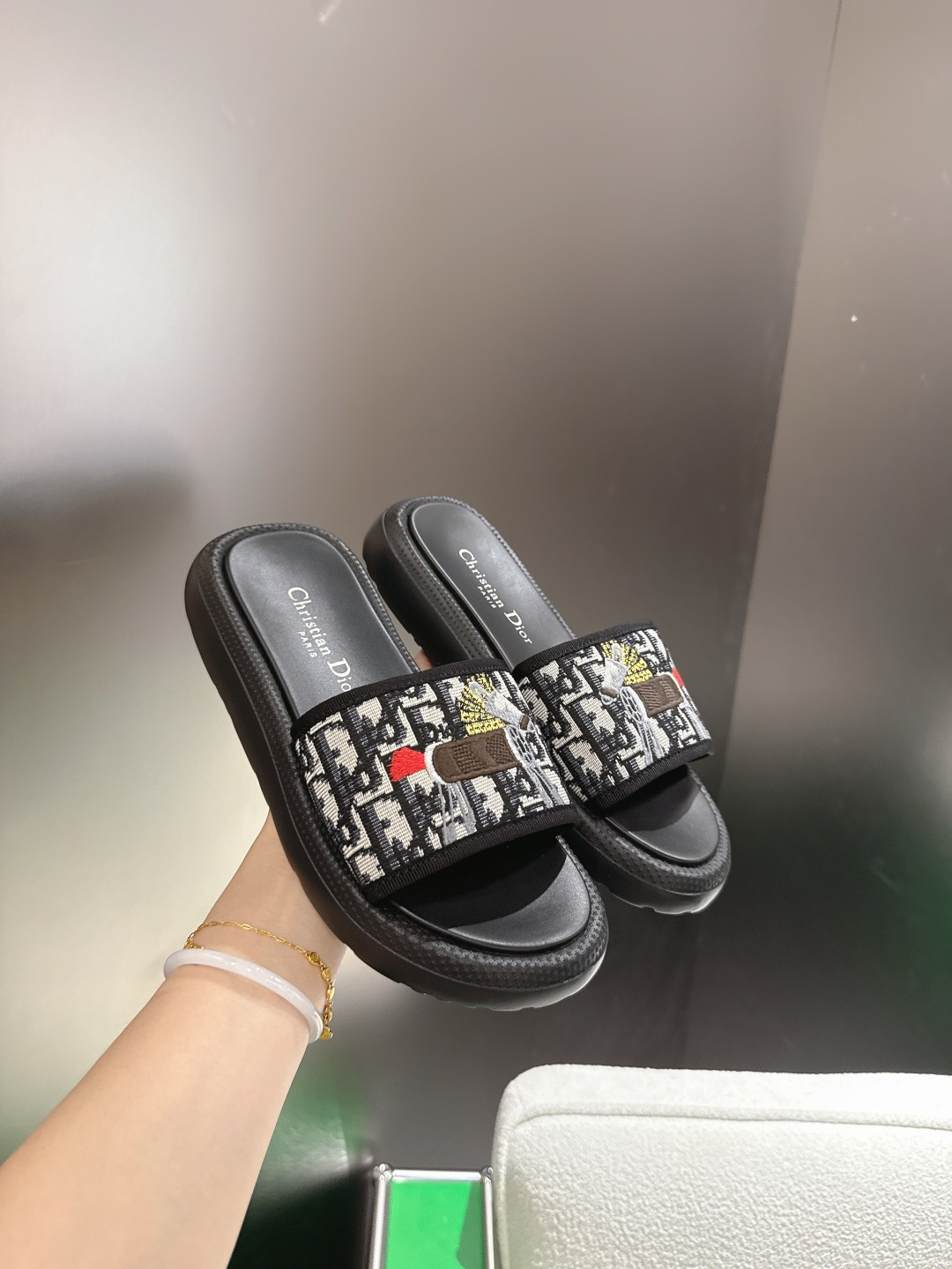 Dior 280 2026马年限定系列·童趣木马 刺绣厚底凉拖鞋‼