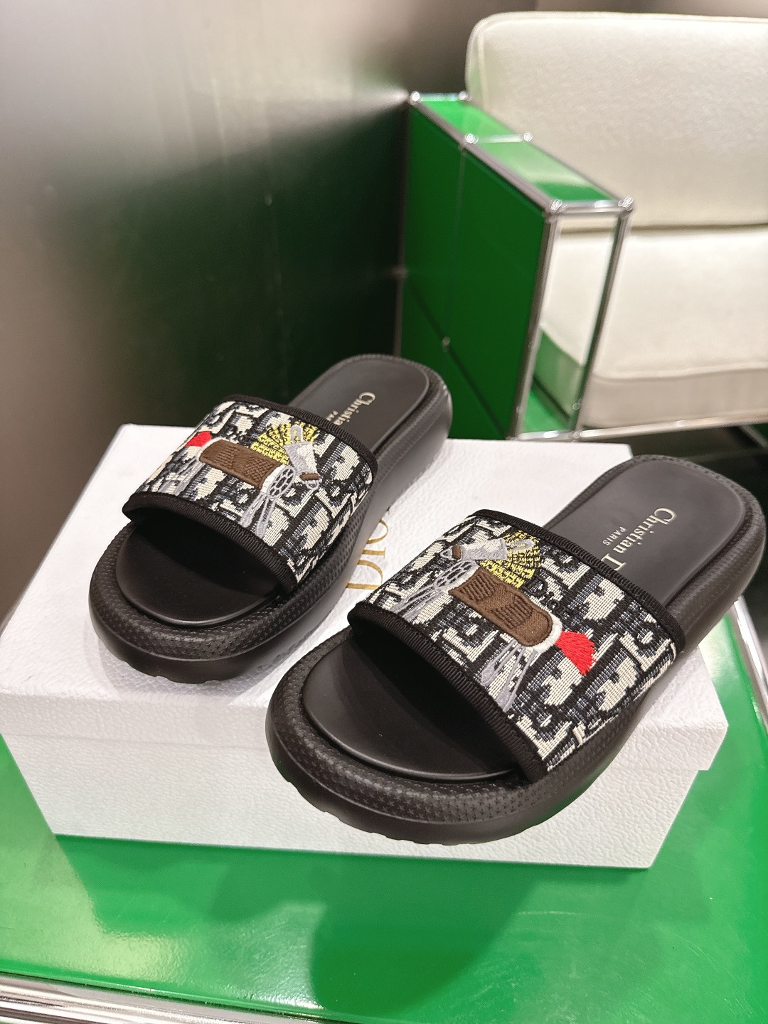Dior 280 2026马年限定系列·童趣木马 刺绣厚底凉拖鞋‼