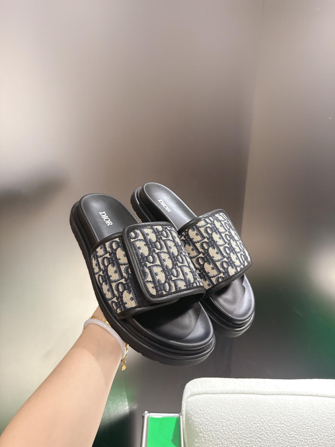 Dior 迪奥新款男士拖鞋 ‼