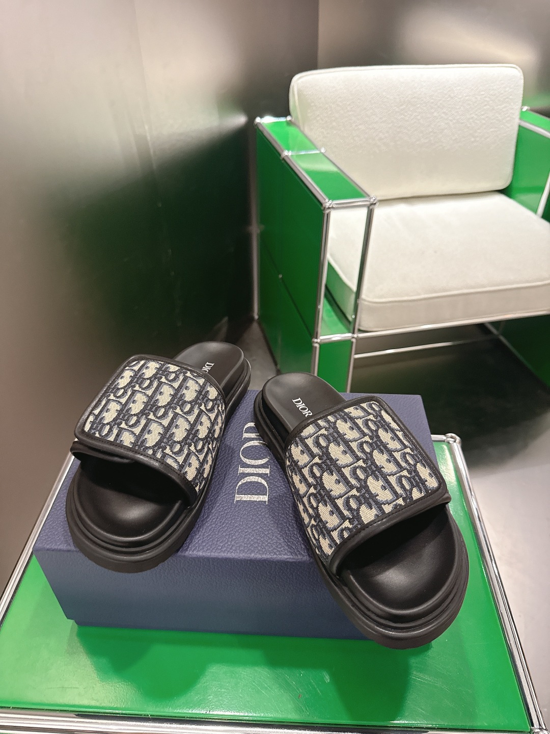 Dior 迪奥新款男士拖鞋 ‼