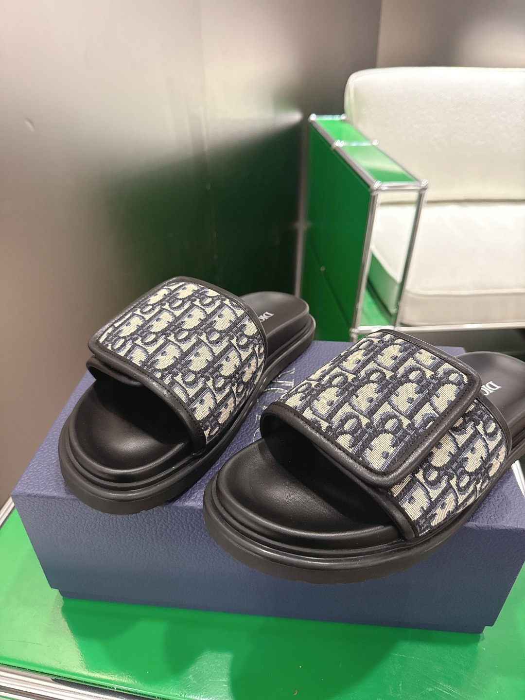 Dior 迪奥新款男士拖鞋 ‼