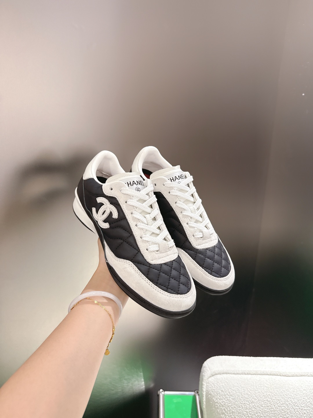Chanel Style White Leather Women's Shoes style reference detail image 5 from source 784213