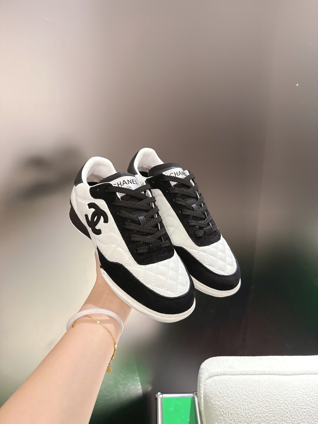 Chanel Style White Leather Women's Shoes style reference detail image 5 from source 784214