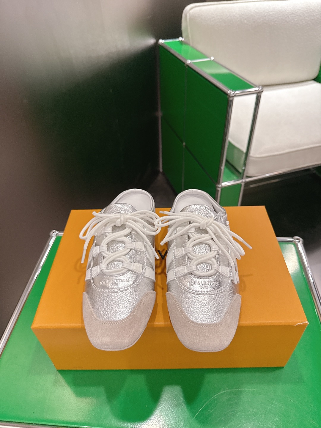 NO:782461,Louis Vuitton Sneakerina series ballet shoes, moral training shoes, flat shoes and casual shoes. This LV Sneakerina ballet sneakers have a mixed material upper and a flexible injection-molded outsole, which cleverly combines the comfortable texture of sports shoes with the light structure of ballet shoes. The LV letters and Louis Vuitton logo pop up on the side, and the Monogram canvas back strap completes the exquisite details.  Size 35～39 (40.Customized), casual shoes/sneakers half slippers, louis vuitton, louis vuitton, louis vuitton, flats, sneakers19860909Louis Vuitton Sneakerina系列芭蕾舞鞋 德训鞋 平底鞋休闲鞋 本款 LV Sneakerina 芭蕾运动鞋为混合材质鞋面搭载柔韧 注塑外底,将运动鞋的舒适质感与芭蕾舞鞋的轻盈构型巧妙融于一体.LV 字母与路易威登标识跃现一侧,Monogram 帆布后袢带完善考究细节. 码数35～39(40.定制）,休闲鞋/运动鞋半拖,louis vuitton,louis vuitton,louis vuitton,flats,sneakers,Women's Shoes