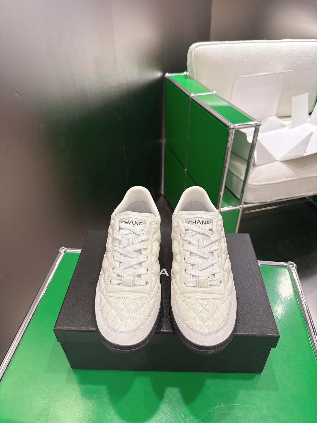 NO:783143,The top version of Chanel Chanel moral training shoes, casual sports shoes, baseball shoes, top version, original developed last shape, delicate and stylish, not afraid of wide feet, will not show fat feet, good-looking and comfortable on the feet, very light on the feet, comfortable and breathable, super white, really a perfect match, imported first-layer cowhide for the upper, imported sheepskin for the lining, mixed sheepskin for the feet, original TPU combination outsole  Size 35-39 (40 customized), casual shoes/sports shoes, chanel, chanel, sneakers, cowhide, sheepskin19860909顶级版本 Chanel 香奈儿 德训鞋 休闲运动鞋 棒球鞋  顶级版本 原版开发楦型 秀气有型 宽脚也不怕 不会显脚肥 上脚好看又舒适 穿起来脚感非常轻盈 舒适透气 超级显白 真的是绝搭到爆炸 鞋面进口头层牛皮 内里进口羊皮 垫脚混种羊皮 原版TPU组合大底 码数35-39（40定做）,休闲鞋/运动鞋,chanel,chanel,sneakers,cowhide,sheepskin,Women's Shoes