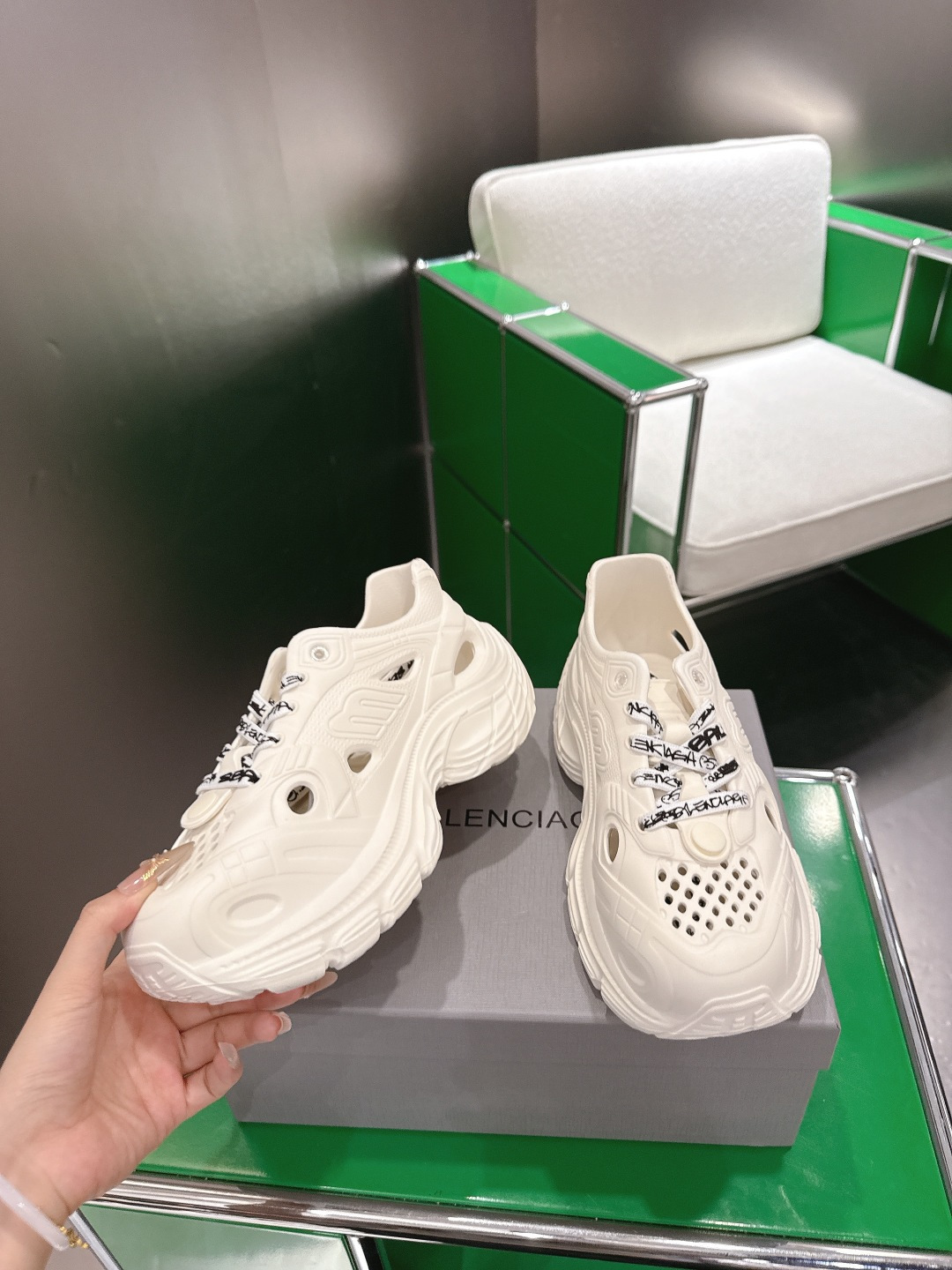 Balenciaga 码数偏小，建议拍大一码(k003)BALENCIAGA 巴黎世家沙滩拖鞋 ‼