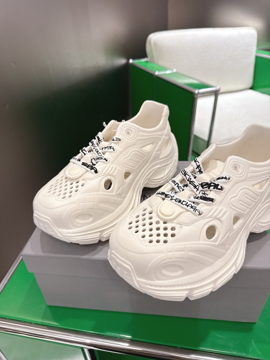 Balenciaga 码数偏小，建议拍大一码(k003)BALENCIAGA 巴黎世家沙滩拖鞋 ‼