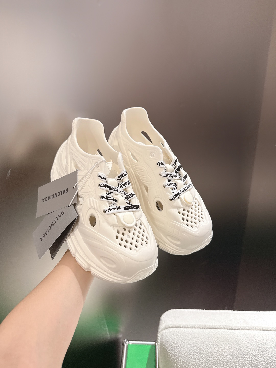Balenciaga 码数偏小，建议拍大一码(k003)BALENCIAGA 巴黎世家沙滩拖鞋 ‼
