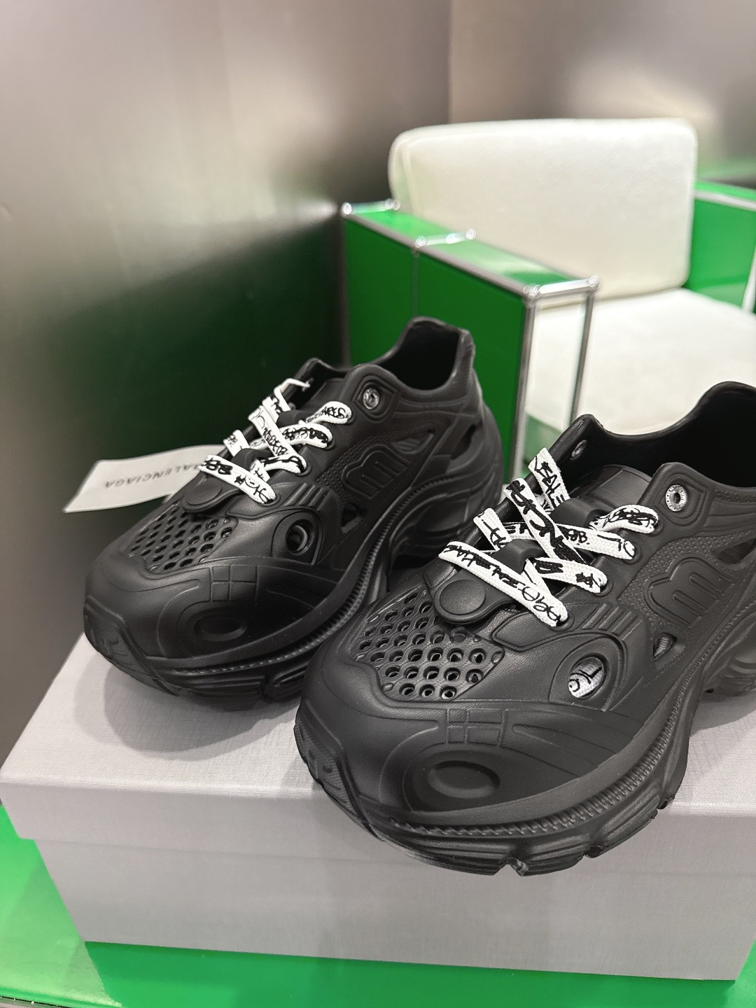 Balenciaga 码数偏小，建议拍大一码(k003)BALENCIAGA 巴黎世家沙滩拖鞋 ‼