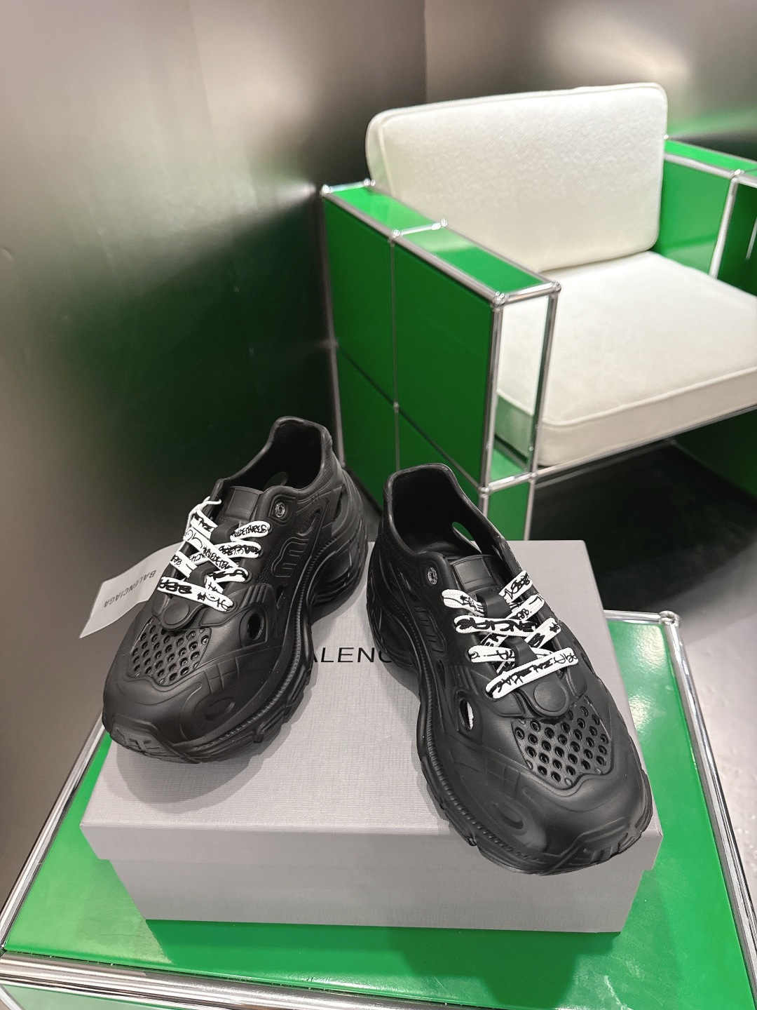 Balenciaga 码数偏小，建议拍大一码(k003)BALENCIAGA 巴黎世家沙滩拖鞋 ‼