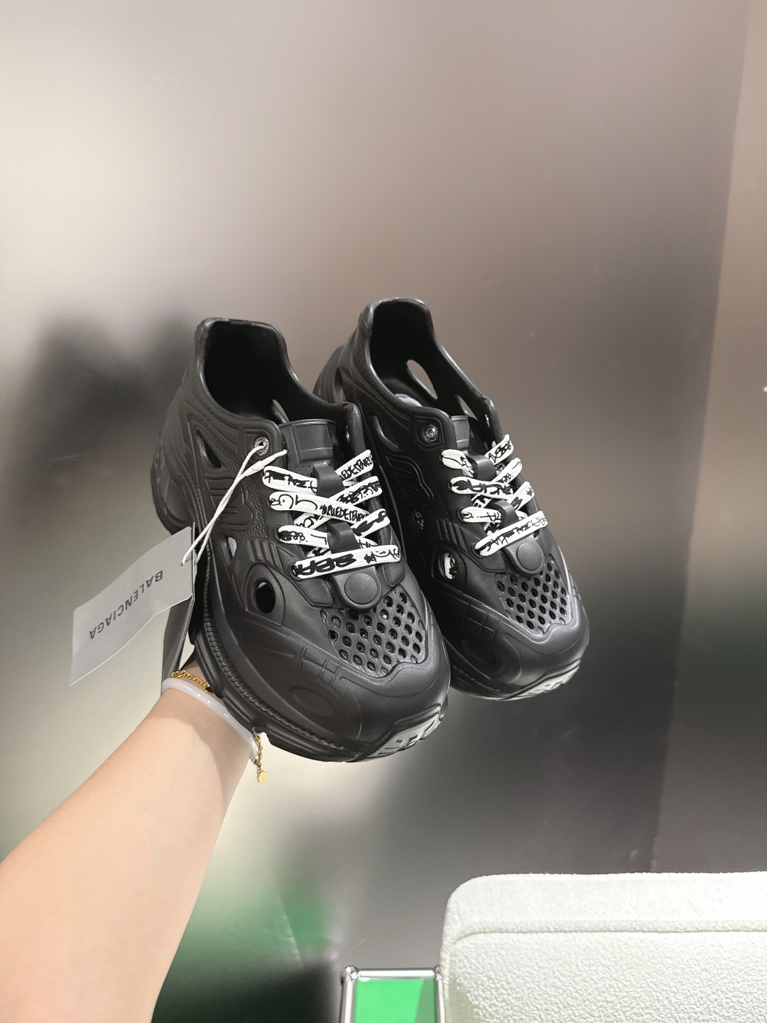 Balenciaga 码数偏小，建议拍大一码(k003)BALENCIAGA 巴黎世家沙滩拖鞋 ‼
