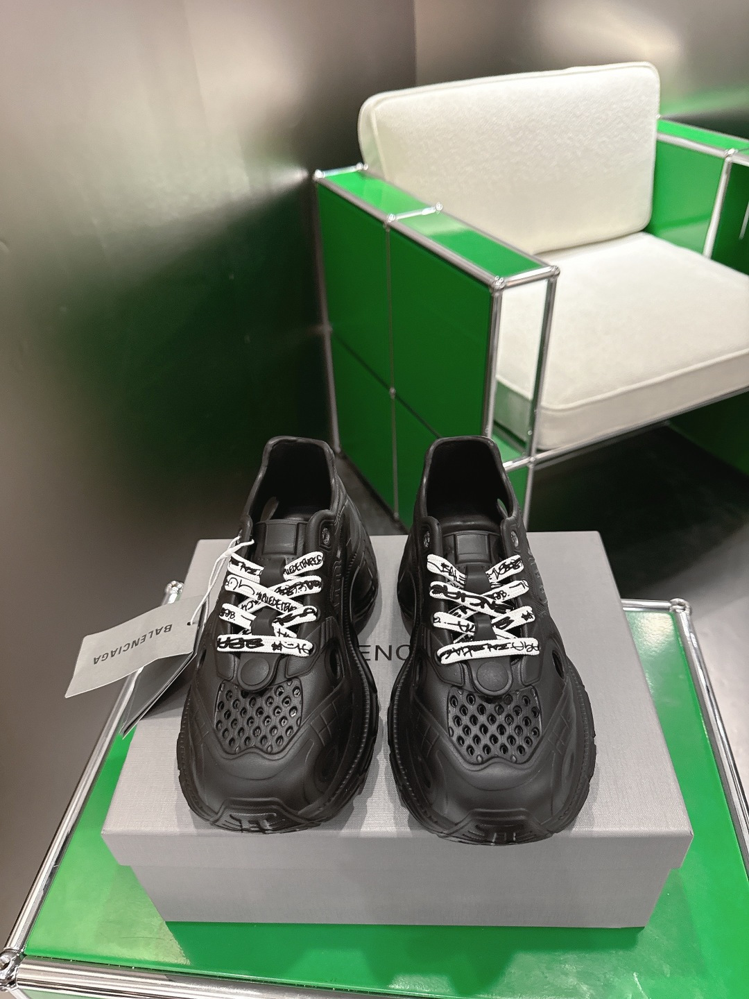 Balenciaga 码数偏小，建议拍大一码(k003)BALENCIAGA 巴黎世家沙滩拖鞋 ‼