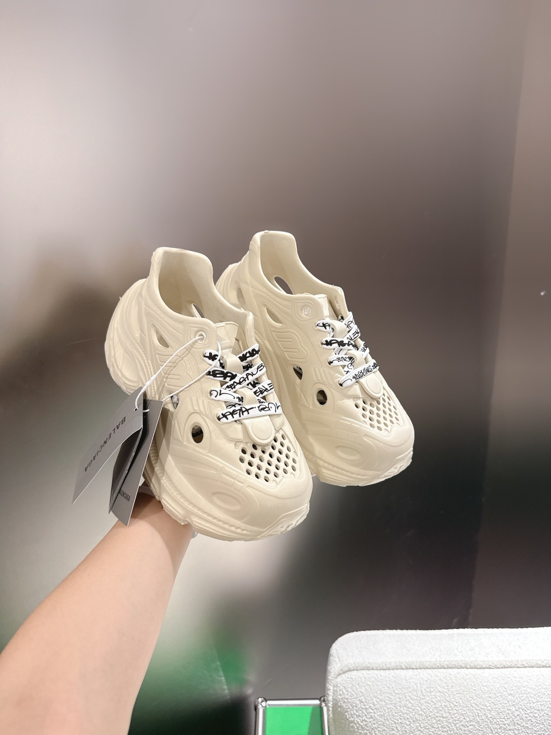 Balenciaga 码数偏小，建议拍大一码(k003)BALENCIAGA 巴黎世家沙滩拖鞋 ‼
