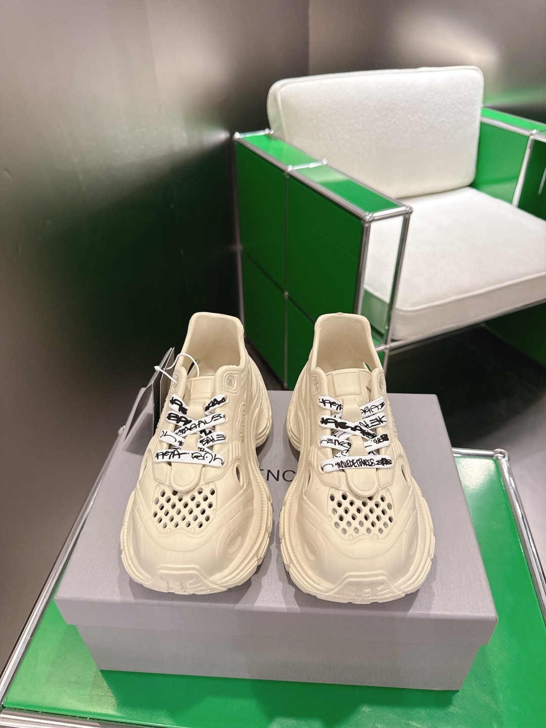 Balenciaga 码数偏小，建议拍大一码(k003)BALENCIAGA 巴黎世家沙滩拖鞋 ‼