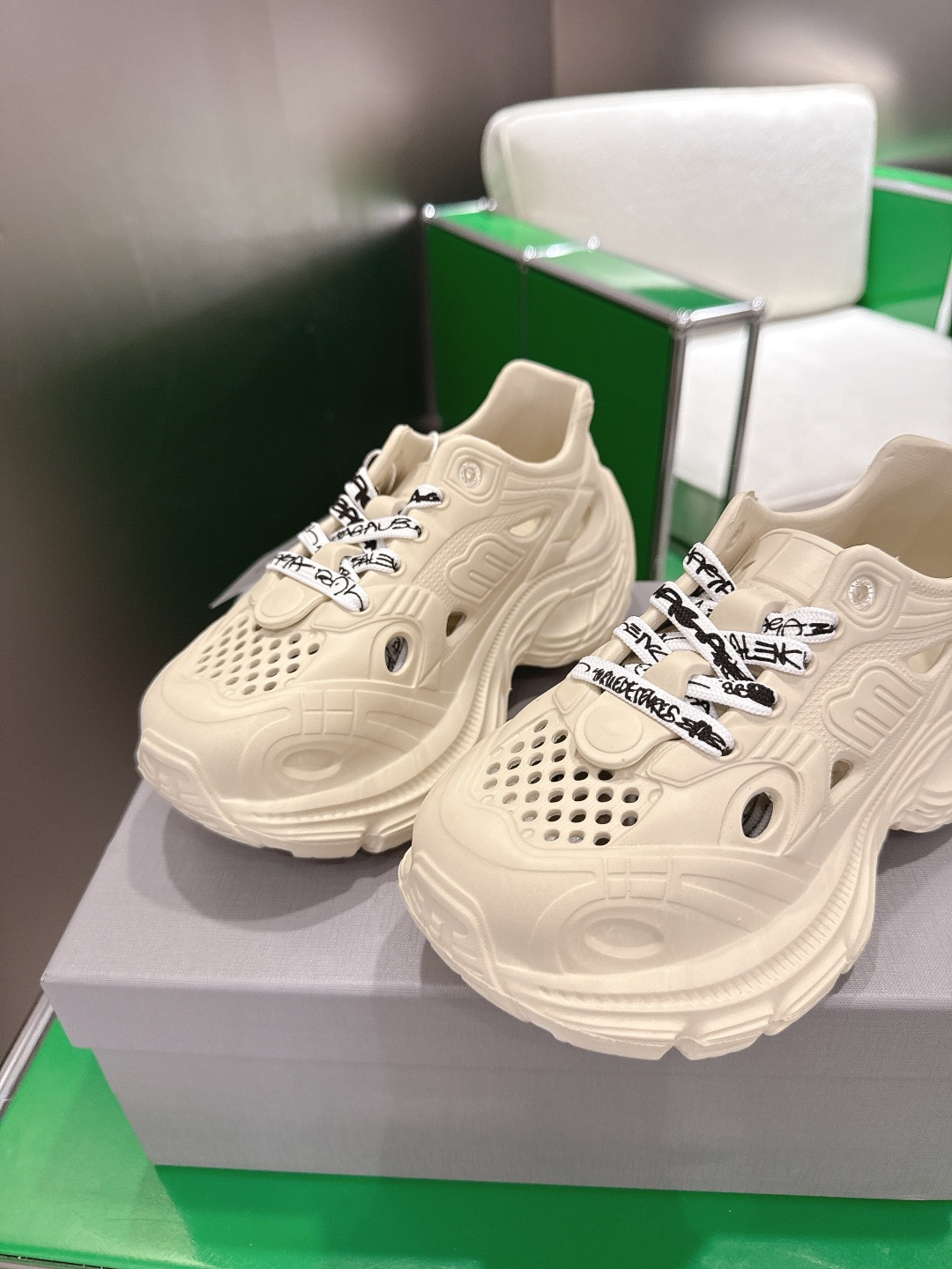 Balenciaga 码数偏小，建议拍大一码(k003)BALENCIAGA 巴黎世家沙滩拖鞋 ‼