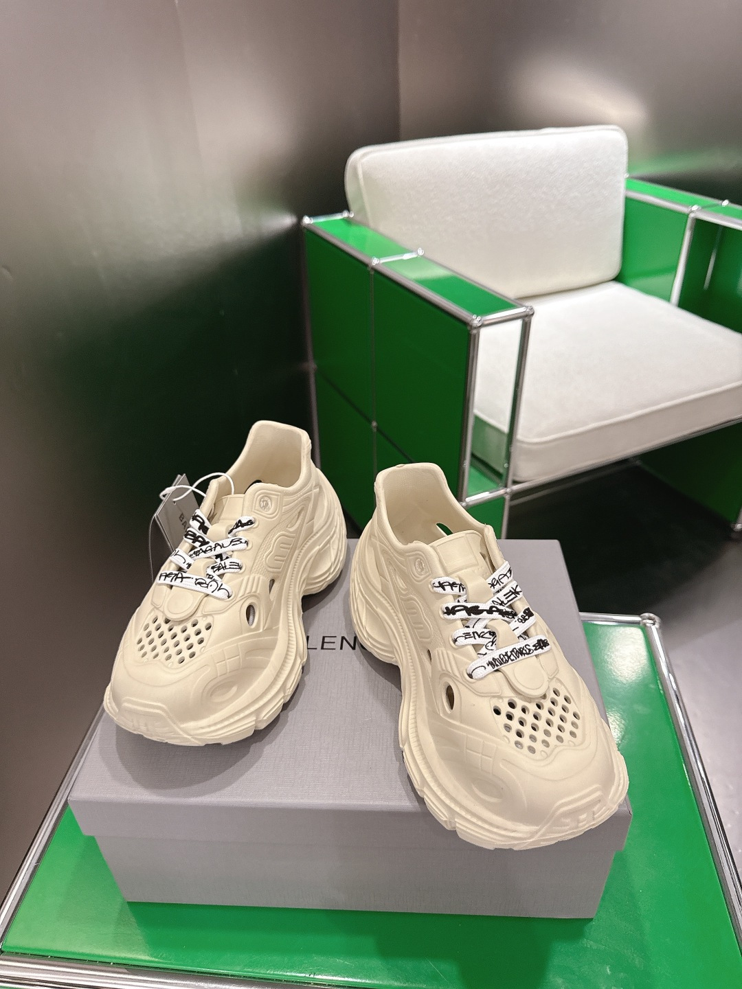 Balenciaga 码数偏小，建议拍大一码(k003)BALENCIAGA 巴黎世家沙滩拖鞋 ‼