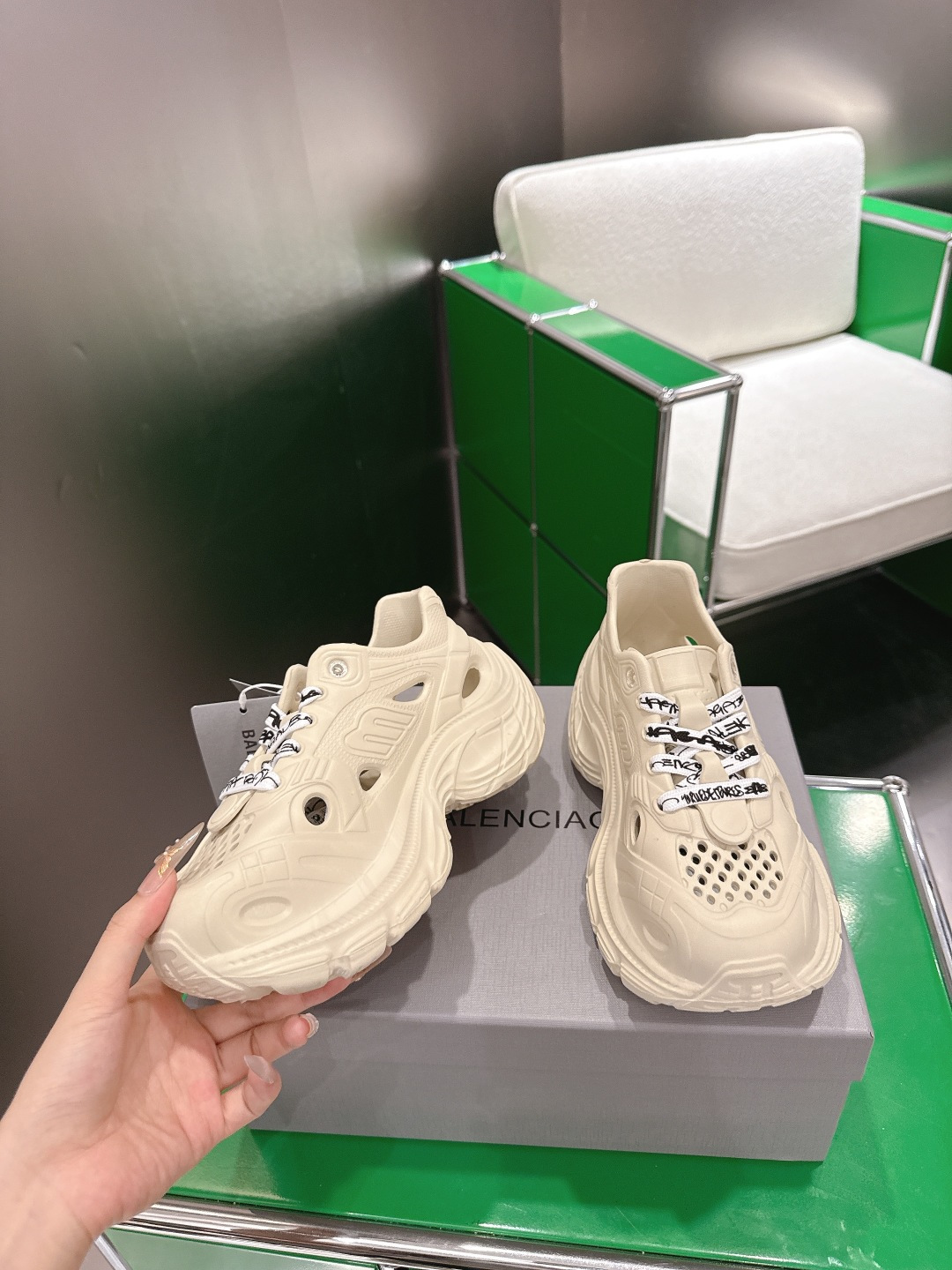 Balenciaga 码数偏小，建议拍大一码(k003)BALENCIAGA 巴黎世家沙滩拖鞋 ‼