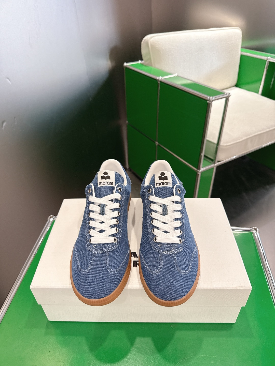 NO:817025,Isabel Marant Velcro white shoes, classic Velcro moral white shoes, can be worn all year round. Fabric: top silk cowhide!  Lining: Imported mixed sheepskin!  Big bottom private model!  Size 35-40, casual shoes/sports shoes, sneakers, cowhide, sheepskin19860909Isabel Marant 魔术贴小白鞋 经典魔术贴德训小白鞋,一年四季可穿. 面料:顶级丝绸牛皮！内里:进口混种羊皮！大底私模！码数35-40,休闲鞋/运动鞋,sneakers,cowhide,sheepskin,Women's Shoes
