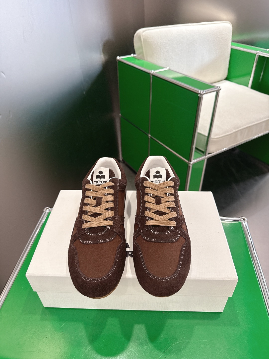 NO:817030,ISABEL MARANT2026 spring and summer new SENNY LOW low-top women's casual shoes moral training shoes low-top sports shoes adopt a round toe design and lace-up closure, combined with multi-material splicing such as perforated suede. The ankles are equipped with padded ankle collars and patches are decorated on the sides. Lined with leather insoles and lining, with rubber outsoles, taking into account comfort and wear resistance. Size: 35-40, casual shoes/sports shoes, sneakers19860909ISABEL MARANT2026春夏新款SENNY LOW 低帮女式休闲鞋 德训鞋  低帮运动鞋采用圆头设计与系带开合,融合穿孔绒面皮等多材质拼接.脚踝处配填充踝领,侧面饰有贴片.内衬皮质鞋垫与衬里,搭配橡胶外底,兼顾舒适与耐磨. 码数:35-40,休闲鞋/运动鞋,sneakers,Women's Shoes
