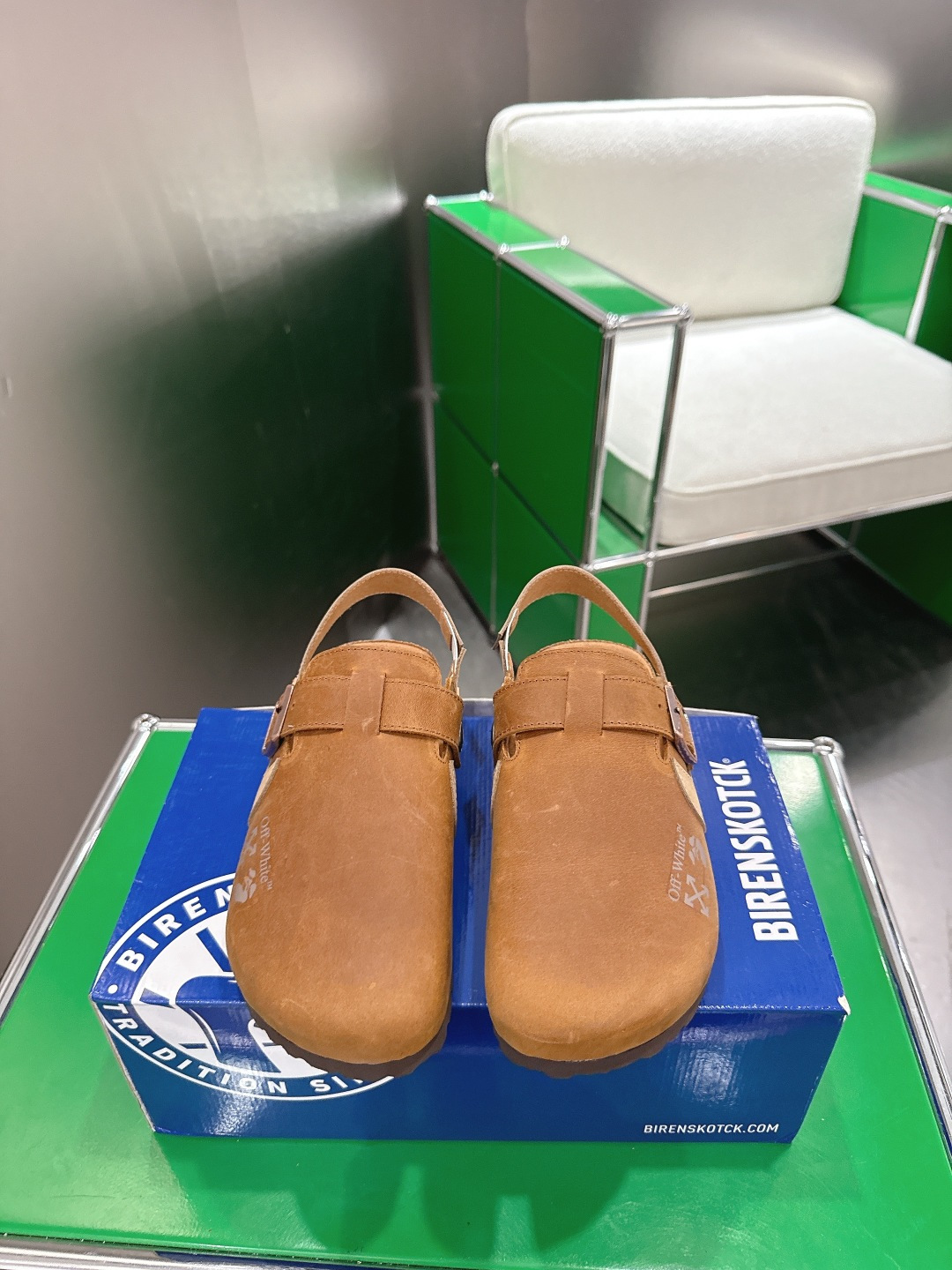 NO:819257,(k002) Off-White X Nike  Suitable for all seasons. Soft footbed with extra foam cushioning provides extra comfort and all-day support. Upper is cowhide suede. Sole is molded rubber outsole. Size 35-45 (40, 45 custom made, non-returnable), sandals, birkenstock, off white, sandals, slippers, cowhide19860909(k002) Off-White X Nike X BIRKENSTOCK 勃肯穆勒鞋 包头鞋半拖鞋  皮革绒面时尚休闲包头鞋 牛皮绒面革质地柔软搭配可调节鞋扣提升穿着舒适度⑤ 人体工学设计分散脚部压力 保护脚踝 软木乳胶鞋床具有一定的收缩性 长时间穿着后能贴合脚型 EVA鞋底回弹性和抗张性力高 具有良好的防震、缓冲性 四季皆宜 柔软的鞋床采用额外的泡沫缓冲层 提供额外的舒适感和全天支撑 鞋面牛皮绒面 鞋底开模橡胶大底 码数35-45（40,45定做不退不换）,凉鞋,birkenstock,off white,sandals,slippers,cowhide,Women's Shoes