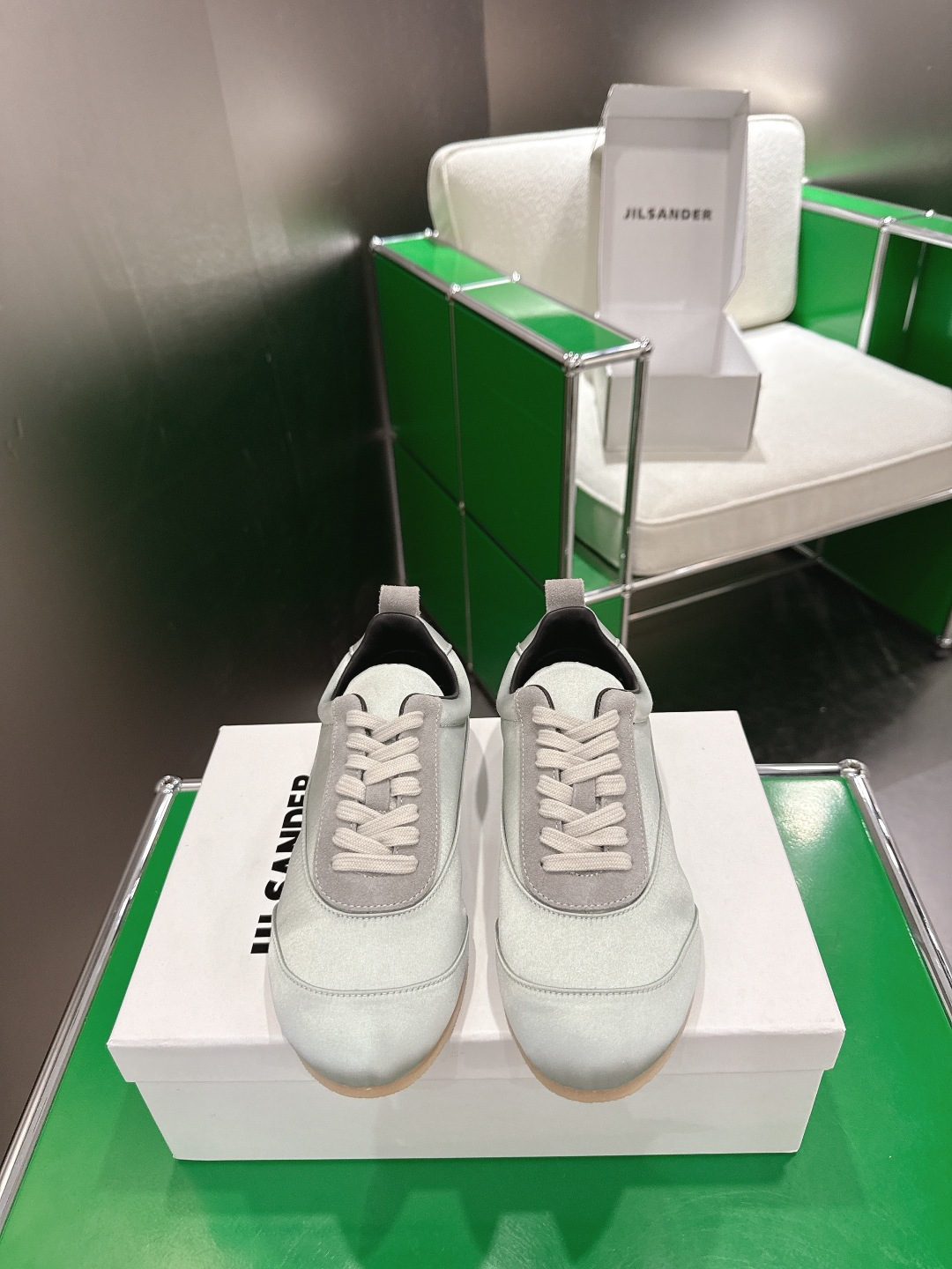 NO:868851,(k064) Jil Sander 26 new minimalist satin moral training shoes This is the most classic style, which combines retro moral training shoes with exquisite satin. The upper is usually smooth satin, and the toe and heel are spliced with soft sheep suede or deerskin, with rich texture layers. The fabric is original custom-made special silk, lining sheepskin, outsole original molded rubber sole Size: 35-40 (custom-made 40 non-returnable), casual shoes/sports shoes, jil  sander,sneakers,sheepskin19860909(k064)Jil Sander 26 新款 极简主义缎面德训鞋 这是最经典的款式,将复古德训鞋型与精致的缎面结合.鞋面通常是光滑的缎面,鞋头和鞋跟处拼接柔软的羊反绒或鹿皮,质感层次丰富. 面料原版定制特殊丝绸 内里羊皮 大底原版开模橡胶底 Size:35-40（40定做不退换）,休闲鞋/运动鞋,jil sander,sneakers,sheepskin,Women's Shoes